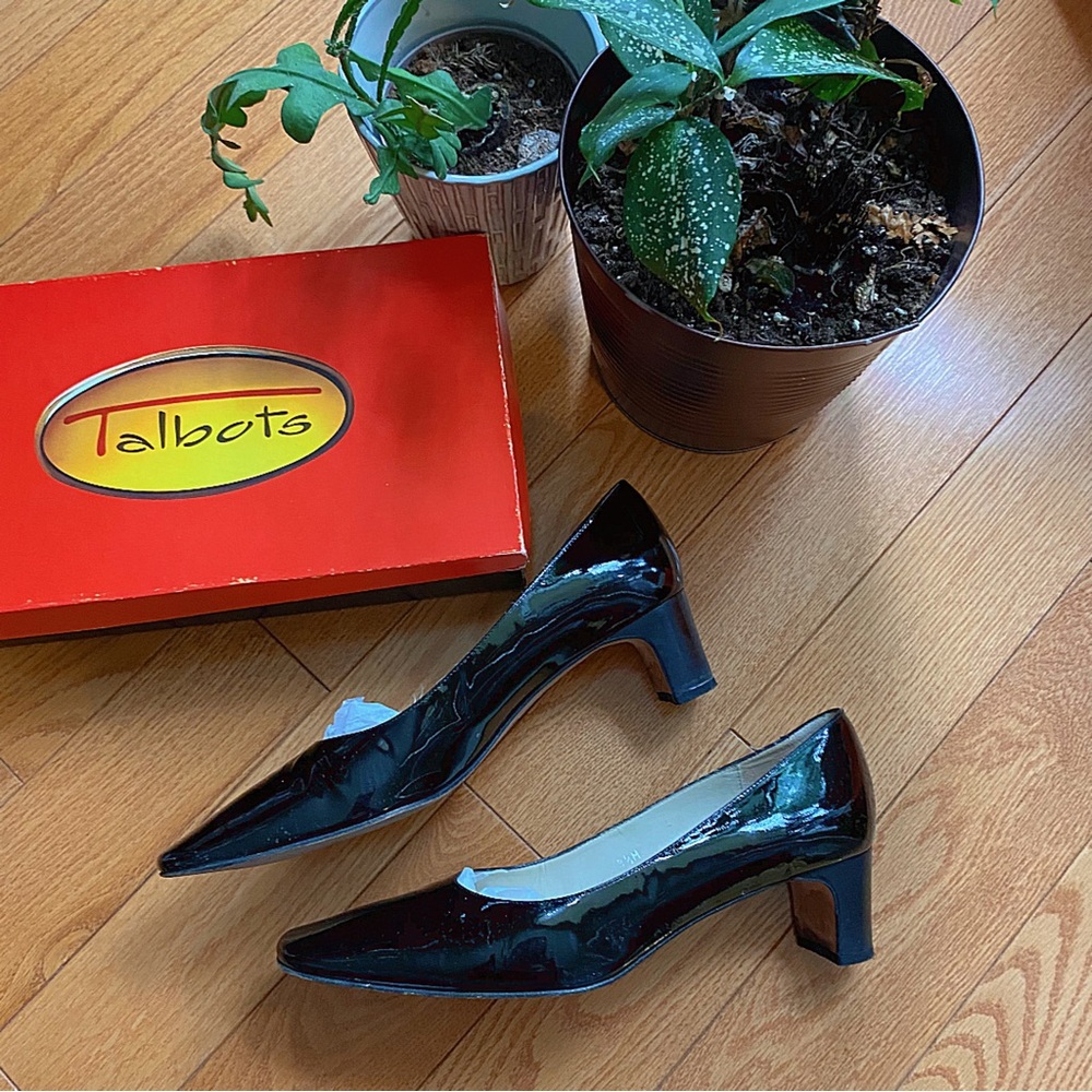 Talbots comfortable pumps in original box